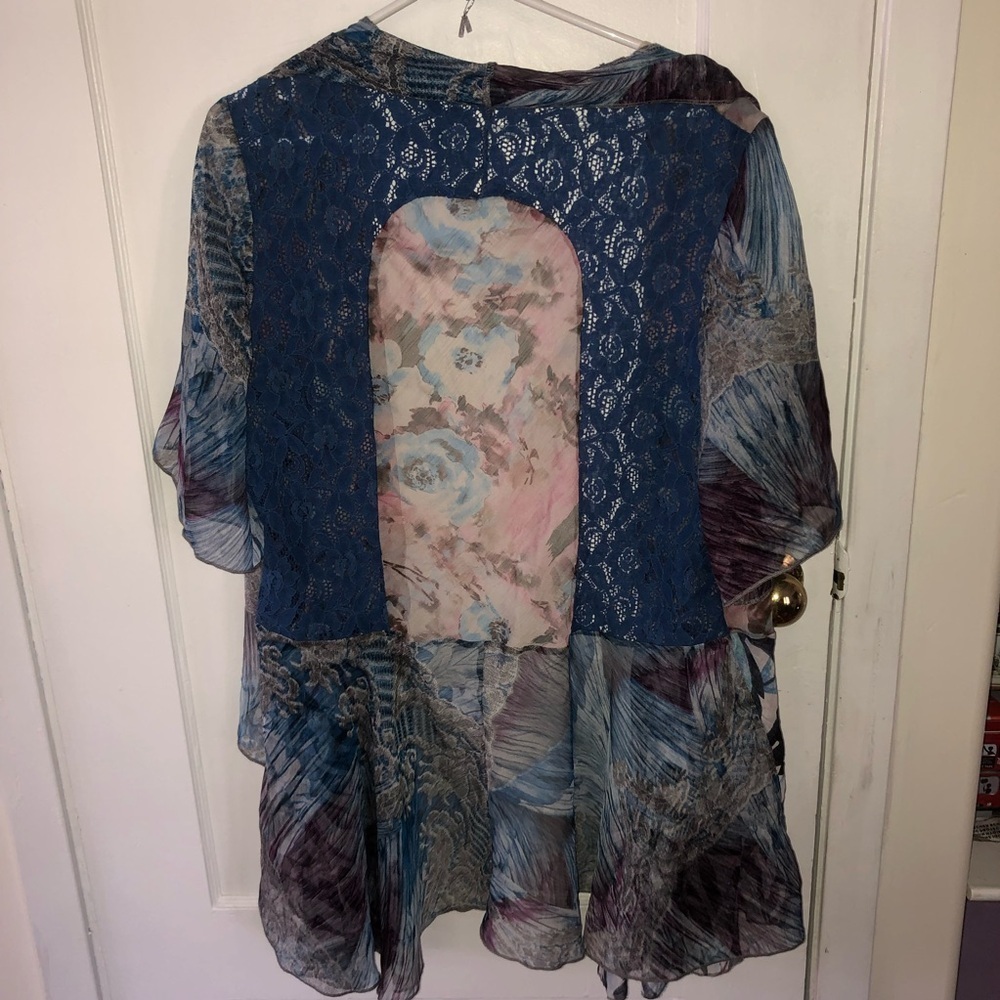 VioletRuby sheer Floral over-blouse with blue lace-size medium- new or like new - Picture 9 of 9